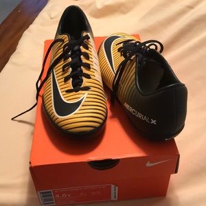 Boys indoor soccer shoes